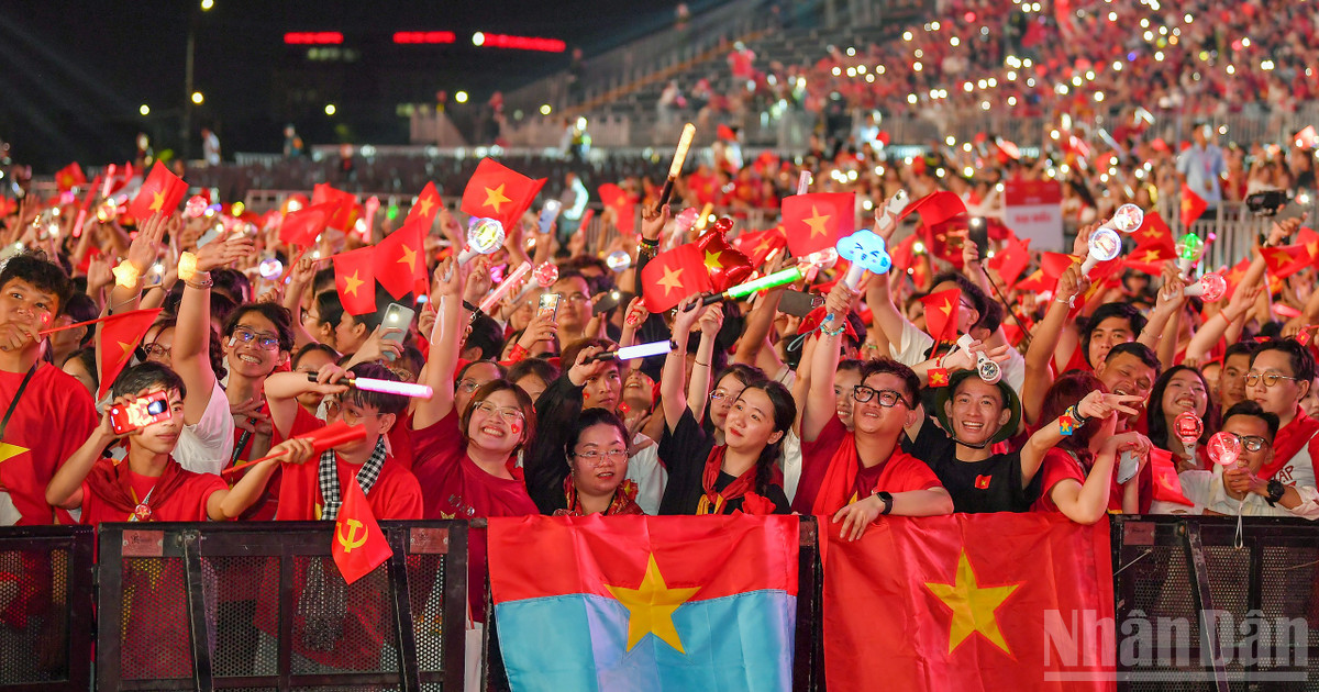 [Ảnh] "Tổ quốc trong tim" lan tỏa mạnh mẽ tình yêu đất nước