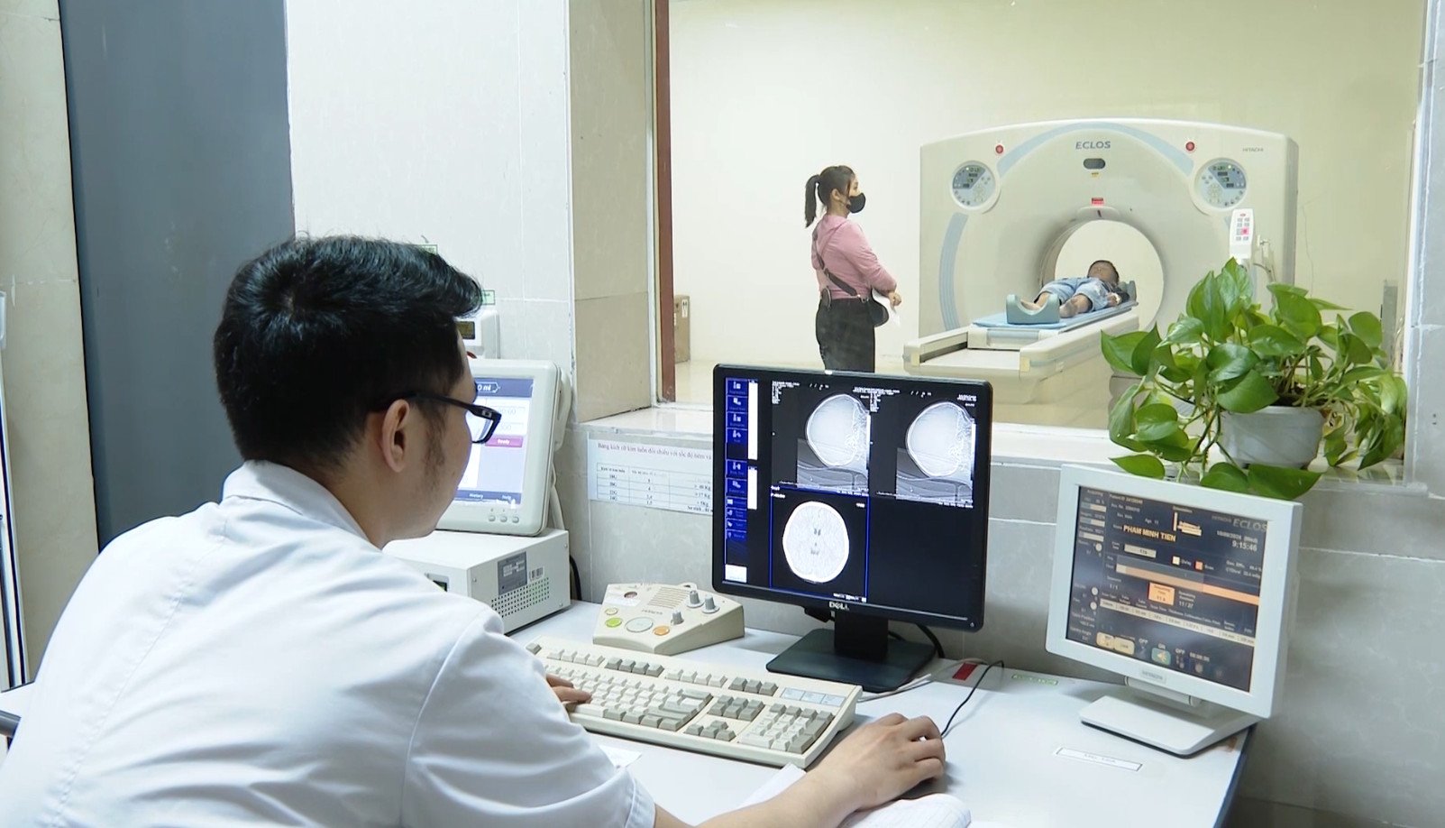 Chuyển đổi số đã từng bước xây dựng hệ thống y tế hiện đại, góp phần nâng cao chất lượng khám, chữa bệnh, Chuyển đổi số đã từng bước xây dựng hệ thống y tế hiện đại, góp phần nâng cao chất lượng khám, chữa bệnh,