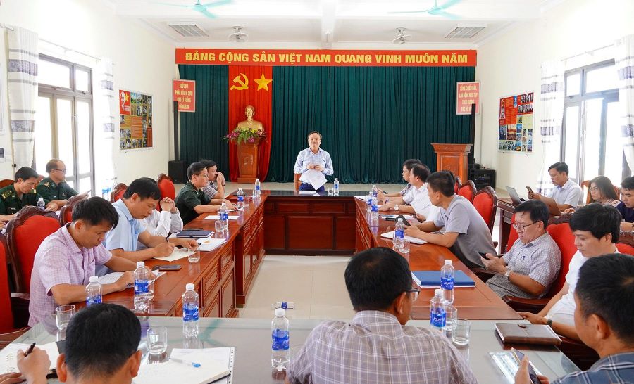 Ph&oacute; Chủ tịch UBND tỉnh Quảng Trị L&ecirc; Đức Tiến l&agrave;m việc với c&aacute;c sở, ng&agrave;nh, địa phương v&agrave; đơn vị li&ecirc;n quan