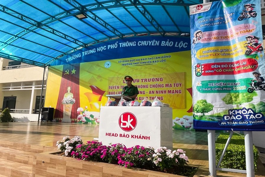 Học sinh được tham gia các nội dung mô phỏng và thực hành, qua đó củng cố kiến thức, kỹ năng cần thiết khi tham gia giao thông. Học sinh được tham gia các nội dung mô phỏng và thực hành, qua đó củng cố kiến thức, kỹ năng cần thiết khi tham gia giao thông.