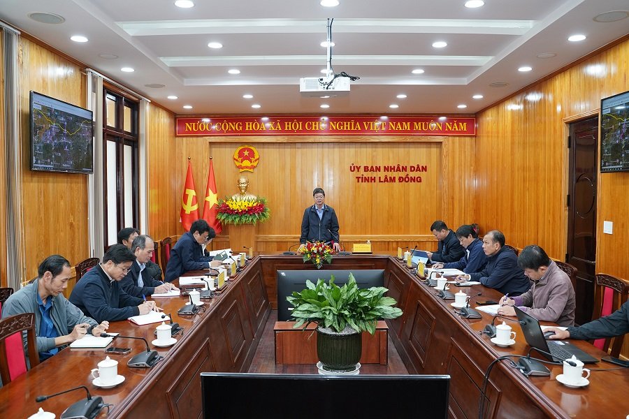 Sáng 24/8, Ủy viên Ban Thường vụ Tỉnh ủy, Phó Chủ tịch UBND tỉnh Nguyễn Hồng Hải đã có buổi làm việc với các đơn vị liên quan để nghe báo cáo các phương án triển khai dự án Đường bộ cao tốc Phan Thiết - Bảo Lộc - Gia Nghĩa. (Ảnh: Cổng TT Lâm Đồng) Sáng 24/8, Ủy viên Ban Thường vụ Tỉnh ủy, Phó Chủ tịch UBND tỉnh Nguyễn Hồng Hải đã có buổi làm việc với các đơn vị liên quan để nghe báo cáo các phương án triển khai dự án Đường bộ cao tốc Phan Thiết - Bảo Lộc - Gia Nghĩa. (Ảnh: Cổng TT Lâm Đồng)
