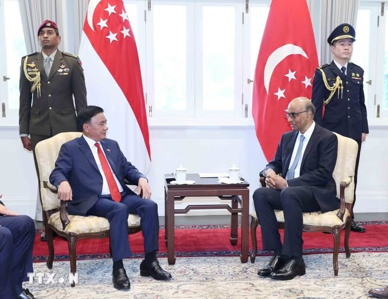 Thường trực Ban B&iacute; thư ch&uacute;c mừng những th&agrave;nh tựu quan trọng m&agrave; Singapore đạt được trong qu&aacute; tr&igrave;nh x&acirc;y dựng v&agrave; ph&aacute;t triển đất nước, duy tr&igrave; năng lực cạnh tranh cao, x&acirc;y dựng nền kinh tế hiện đại, năng động, c&oacute; sức chống chịu v&agrave; th&iacute;ch ứng cao - Ảnh: TTXVN