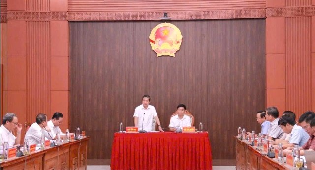 Phó Chủ tịch UBND thành phố Đà Nẵng Phan Thái Bình và Phó Chủ tịch UBND tỉnh Quảng Ngãi Đỗ Tâm Hiển đồng chủ trì cuộc họp thảo luận Đề án liên kết không gian phát triển Chu Lai – Dung Quất – Nam Giang – Bờ Y – Hành lang kinh tế Đông Tây 2, chiều 24/8/2026. Ảnh: Cổng Thông tin điện tử tỉnh Quảng Ngãi. Phó Chủ tịch UBND thành phố Đà Nẵng Phan Thái Bình và Phó Chủ tịch UBND tỉnh Quảng Ngãi Đỗ Tâm Hiển đồng chủ trì cuộc họp thảo luận Đề án liên kết không gian phát triển Chu Lai – Dung Quất – Nam Giang – Bờ Y – Hành lang kinh tế Đông Tây 2, chiều 24/8/2026. Ảnh: Cổng Thông tin điện tử tỉnh Quảng Ngãi.