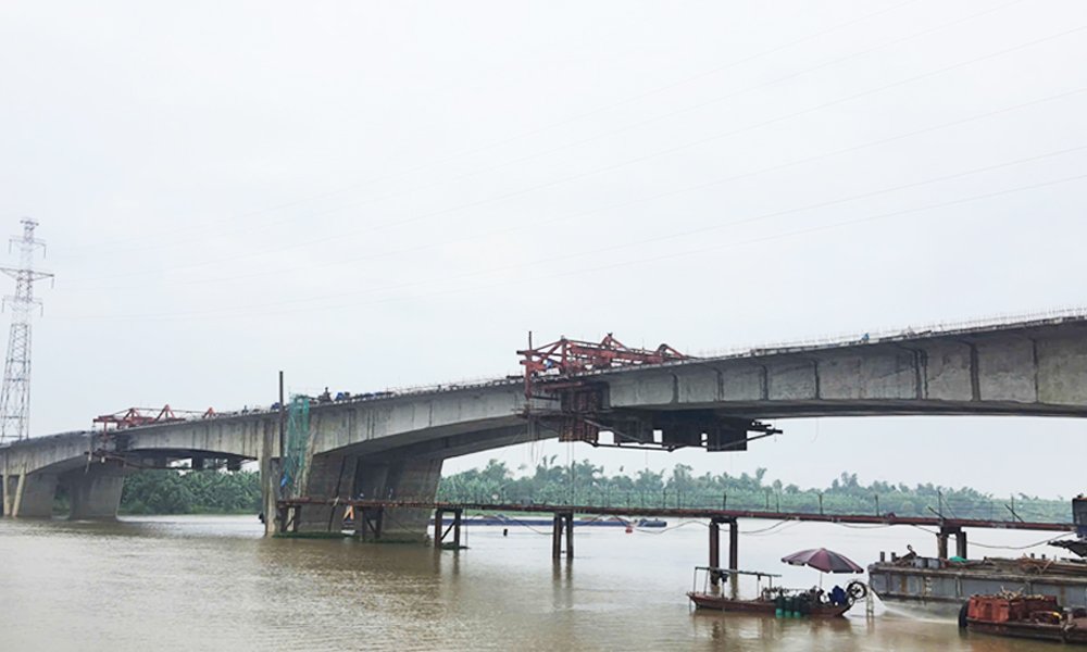 Cầu Kênh Vàng bắc qua sông Thái Bình, kết nối tỉnh Bắc Ninh với thành phố Hải Phòng. Cầu Kênh Vàng bắc qua sông Thái Bình, kết nối tỉnh Bắc Ninh với thành phố Hải Phòng.
