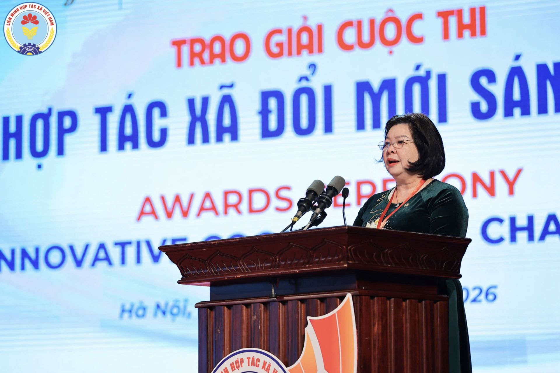 Đồng ch&iacute; Cao Xu&acirc;n Thu V&acirc;n, B&iacute; thư Đảng uỷ, Chủ tịch Li&ecirc;n minh HTX Việt Nam ph&aacute;t biểu tại buổi lễ