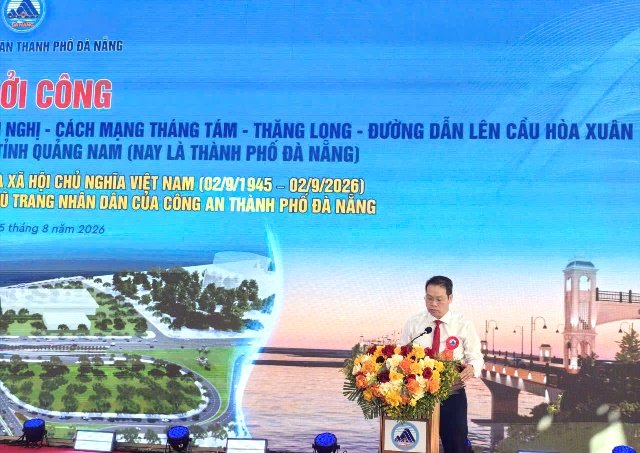 Ông Nguyễn Mạnh Hùng Chủ tịch UBND TP. Đà Nẵng phát biểu tại lễ khởi công. Ảnh: Đình Khánh Ông Nguyễn Mạnh Hùng Chủ tịch UBND TP. Đà Nẵng phát biểu tại lễ khởi công. Ảnh: Đình Khánh