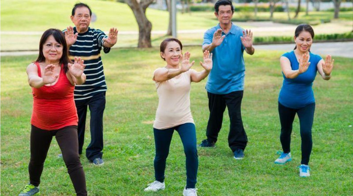 Người bị tho&aacute;i h&oacute;a cột sống n&ecirc;n tập thể dục h&agrave;ng ng&agrave;y để ph&ograve;ng ngừa hẹp ống sống