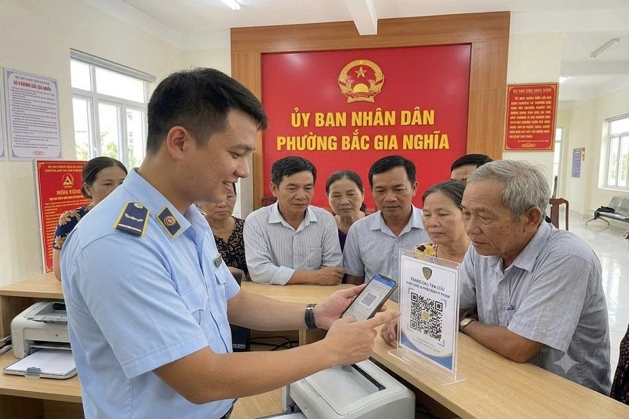 Chi cục QLTT tỉnh L&acirc;m Đồng, x&acirc;y dựng K&ecirc;nh tương t&aacute;c số v&agrave; Trợ l&yacute; tự động Zalo hỗ trợ tuy&ecirc;n truyền ph&aacute;p luật, tiếp nhận th&ocirc;ng tin phản &aacute;nh, tố gi&aacute;c h&agrave;nh vi bu&ocirc;n lậu, gian lận thương mại v&agrave; h&agrave;ng giả. (Ảnh: Đội QLTT số 7)