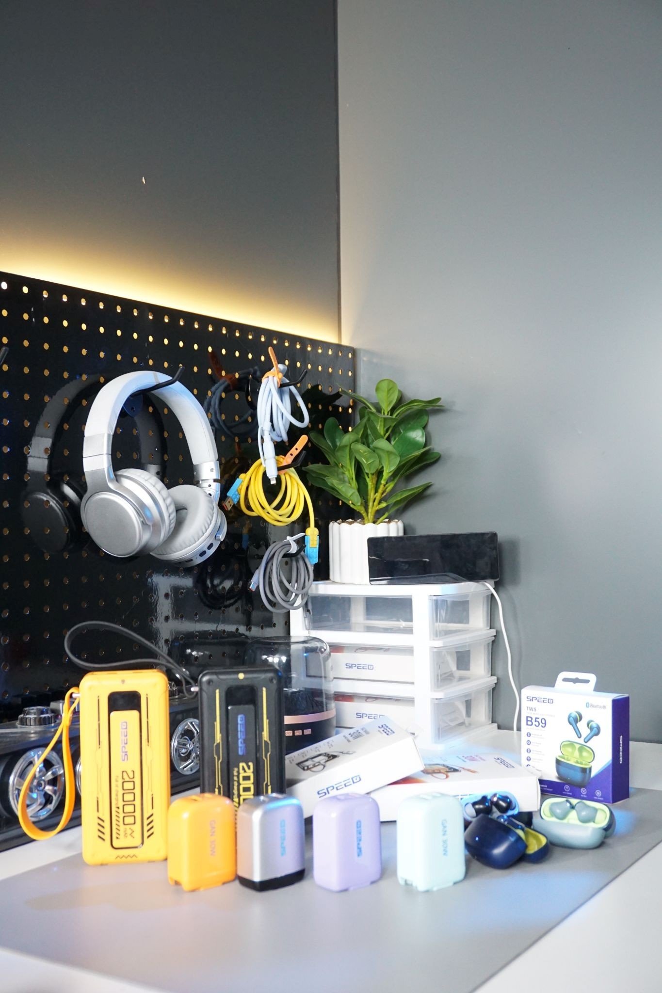 Desk setup trở th&agrave;nh xu hướng k&eacute;o theo c&aacute;c thiết bị điện tử cũng n&acirc;ng cấp về mặt ngoại h&igrave;nh