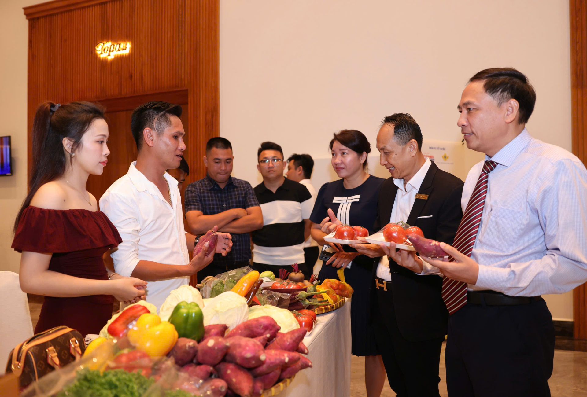 Từ c&acirc;u chuyện thực phẩm kh&ocirc;ng an to&agrave;n, c&aacute;c đại biểu đề xuất nhiều giải ph&aacute;p nhằm tăng cường kiểm so&aacute;t, minh bạch th&ocirc;ng tin v&agrave; n&acirc;ng cao niềm tin của người ti&ecirc;u d&ugrave;ng.