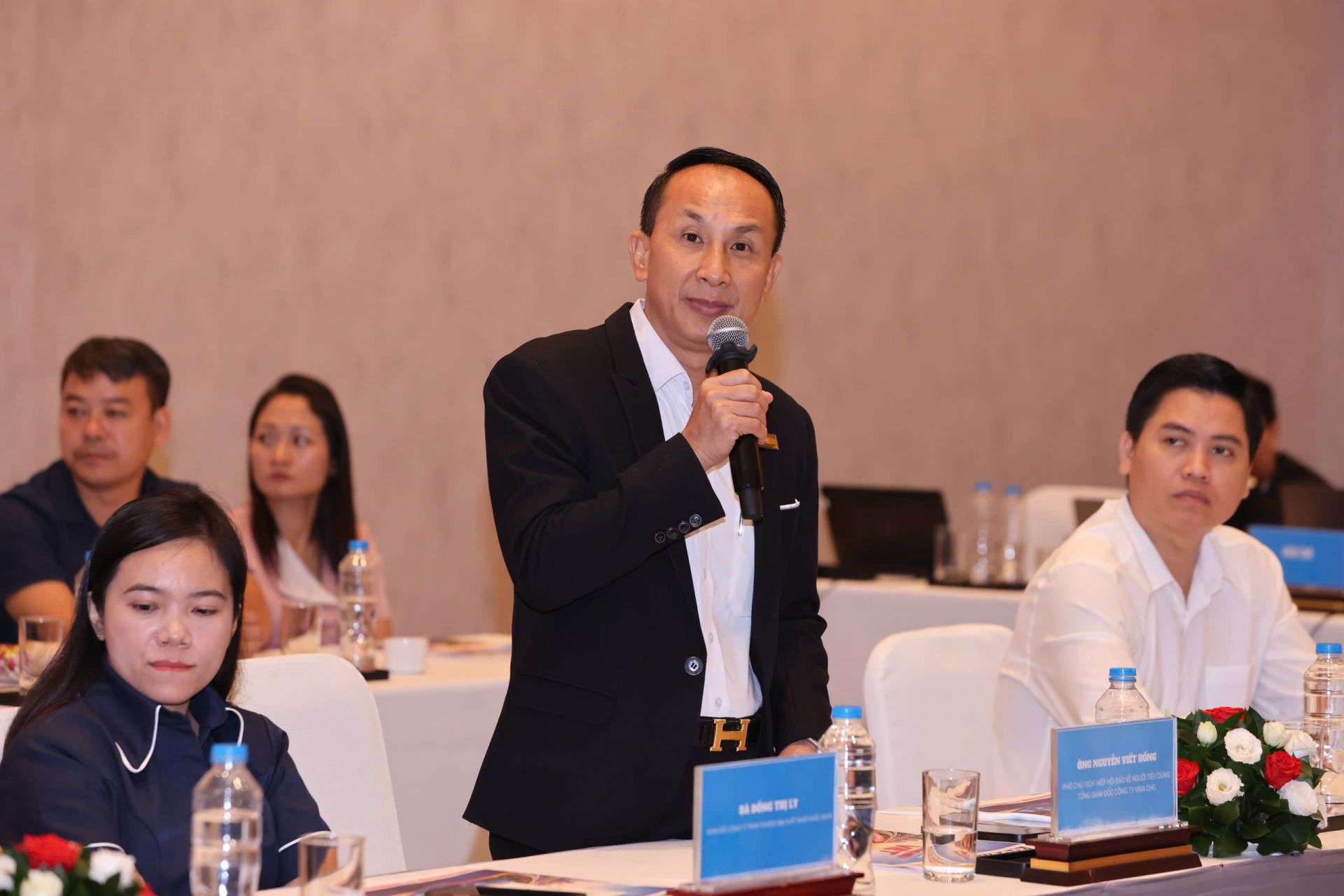 &Ocirc;ng Nguyễn Viết Hồng, Ph&oacute; Chủ tịch Hội Bảo vệ người ti&ecirc;u d&ugrave;ng TP.HCM, chia sẻ về quyền lợi v&agrave; c&aacute;ch bảo vệ người ti&ecirc;u d&ugrave;ng trước nguy cơ h&agrave;ng giả, h&agrave;ng k&eacute;m chất lượng, thực phẩm kh&ocirc;ng an to&agrave;n.