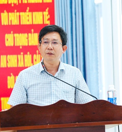 Bí thư Đảng uỷ phường Hải Vân Hoàng Thanh Hoà phát biểu chỉ đạo tại hội nghị Bí thư Đảng uỷ phường Hải Vân Hoàng Thanh Hoà phát biểu chỉ đạo tại hội nghị