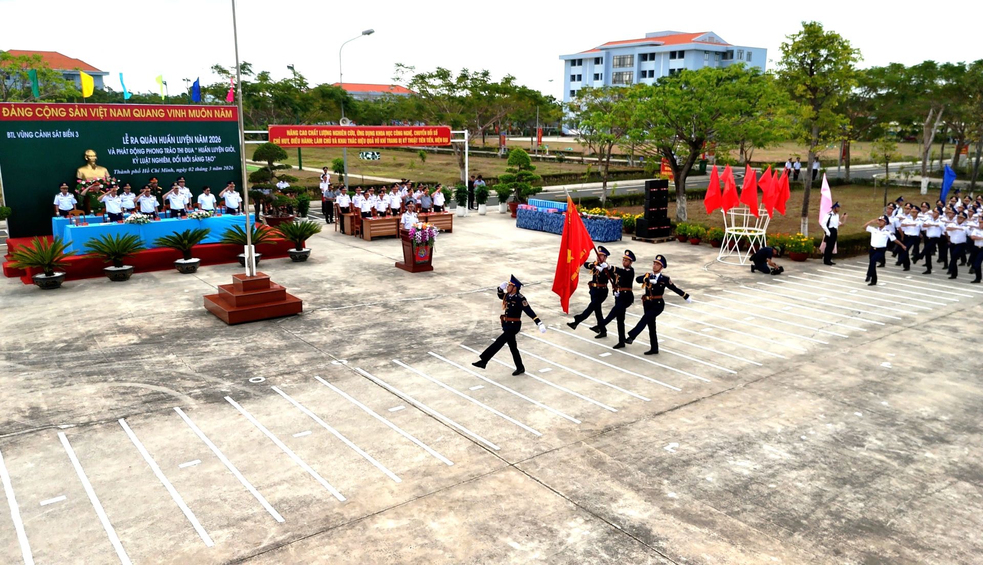 Diễu duyệt đội ngũ trong ng&agrave;y ra qu&acirc;n huấn luyện năm 2026