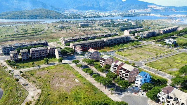 Mới đây, UBND TP. Đà Nẵng đã chấp thuận chủ trương đầu tư để điều chỉnh dự án, với tổng mức đầu tư được tăng lên gần 15.500 tỷ đồng, “giải phóng” để dự án hồi sinh. Ảnh: Hoàng Hữu Gia Bảo. Mới đây, UBND TP. Đà Nẵng đã chấp thuận chủ trương đầu tư để điều chỉnh dự án, với tổng mức đầu tư được tăng lên gần 15.500 tỷ đồng, “giải phóng” để dự án hồi sinh. Ảnh: Hoàng Hữu Gia Bảo.