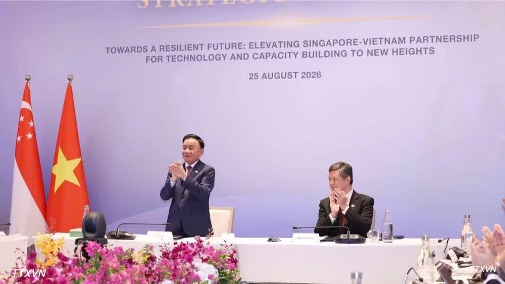 Đồng ch&iacute; Trần Cẩm T&uacute;, Ủy vi&ecirc;n Bộ Ch&iacute;nh trị, Thường trực Ban B&iacute; thư c&ugrave;ng Ph&oacute; Tổng Thư k&yacute; Đảng H&agrave;nh động Nh&acirc;n d&acirc;n Singapore, Bộ trưởng Quốc ph&ograve;ng ki&ecirc;m Bộ trưởng Điều phối dịch vụ c&ocirc;ng Chan Chun Sing đồng chủ tr&igrave; Đối thoại Chiến lược Việt Nam-Singapore lần thứ nhất. (Ảnh: TTXVN)