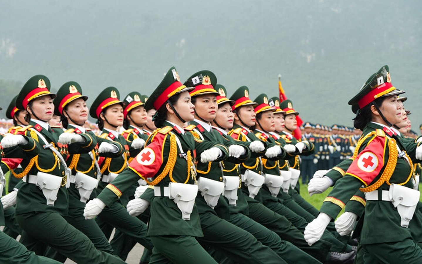 sĩ quan, quân nhân chuyên nghiệp và một số người làm việc trong Quân đội dự kiến được trợ cấp 5 tháng lương, thay cho mức 3 tháng hiện nay. sĩ quan, quân nhân chuyên nghiệp và một số người làm việc trong Quân đội dự kiến được trợ cấp 5 tháng lương, thay cho mức 3 tháng hiện nay.
