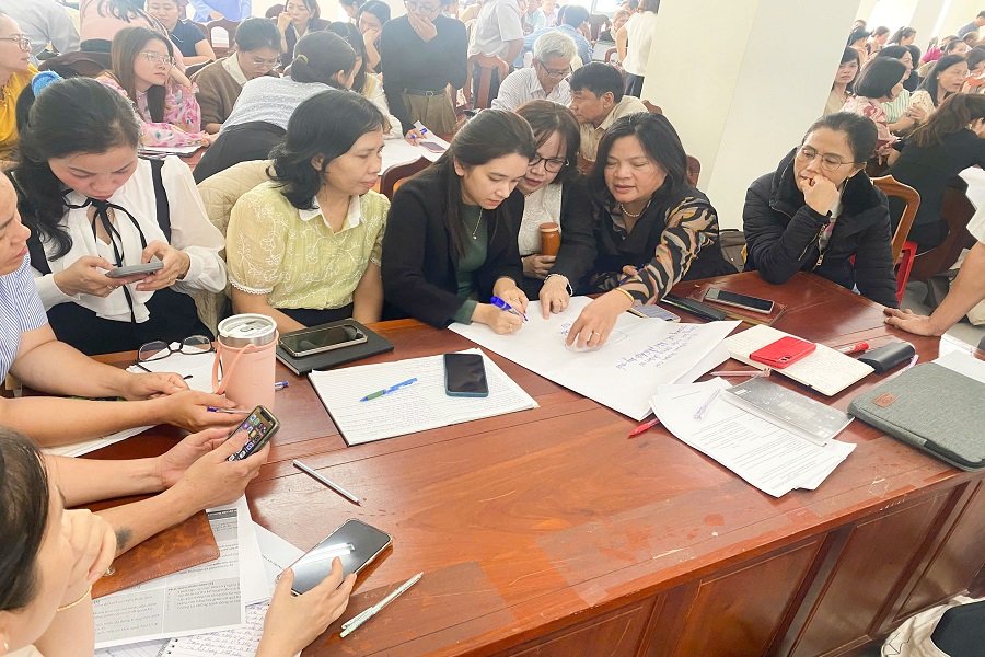 Đại biểu thảo luận các nội dung tập huấn. Đại biểu thảo luận các nội dung tập huấn.