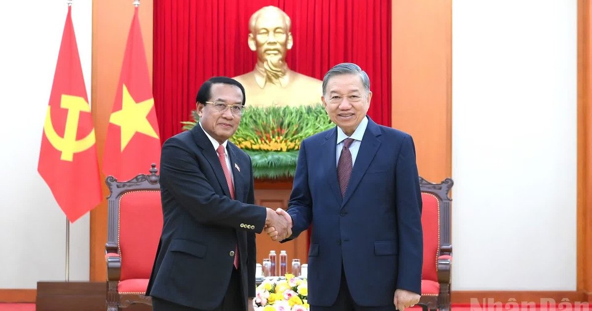 Tổng Bí thư, Chủ tịch nước Tô Lâm và đồng chí Vanhxay Phongsavanh, Ủy viên Bộ Chính trị, Bí thư Trung ương Đảng, Chủ nhiệm Ban Kiểm tra Trung ương, Tổng Thanh tra Nhà nước, Trưởng ban Phòng, chống tham nhũng Trung ương Lào. (Ảnh: ĐĂNG KHOA) Tổng Bí thư, Chủ tịch nước Tô Lâm và đồng chí Vanhxay Phongsavanh, Ủy viên Bộ Chính trị, Bí thư Trung ương Đảng, Chủ nhiệm Ban Kiểm tra Trung ương, Tổng Thanh tra Nhà nước, Trưởng ban Phòng, chống tham nhũng Trung ương Lào. (Ảnh: ĐĂNG KHOA)
