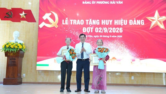 Đà Nẵng: Phường Hải Vân có 74 đảng viên được trao Huy hiệu Đảng đợt 2/9