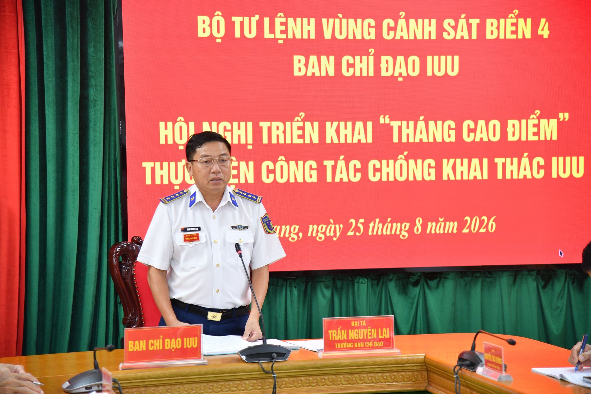 Đại t&aacute; Trần Nguy&ecirc;n Lai - Ph&oacute; Tư lệnh, Tham mưu trưởng, Trưởng ban chỉ đạo Bộ Tư lệnh V&ugrave;ng Cảnh s&aacute;t biển 4 về IUU chủ tr&igrave; hội nghị.