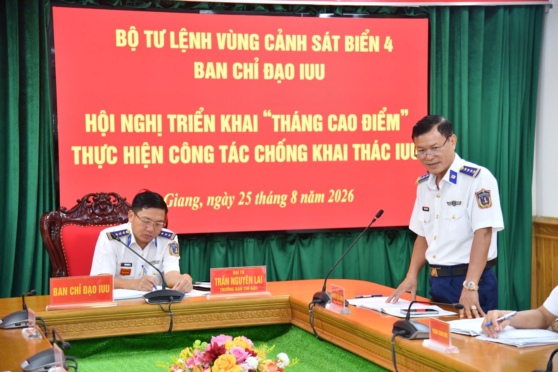 Đại t&aacute; Nguyễn Th&aacute;i Dương - Ph&oacute; Ch&iacute;nh ủy Bộ Tư lệnh V&ugrave;ng Cảnh s&aacute;t biển 4 ph&aacute;t biểu &yacute; kiến tại hội nghị.