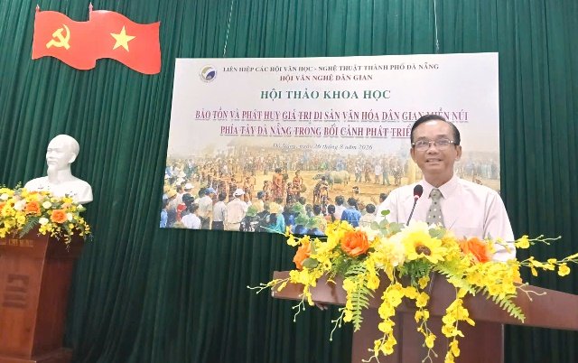Nhà thơ Nguyễn Nho Khiêm - Chủ tịch Liên hiệp các Hội Văn học Nghệ thuật TP. Đà Nẵng phát biểu tại Hội thảo. Nhà thơ Nguyễn Nho Khiêm - Chủ tịch Liên hiệp các Hội Văn học Nghệ thuật TP. Đà Nẵng phát biểu tại Hội thảo.