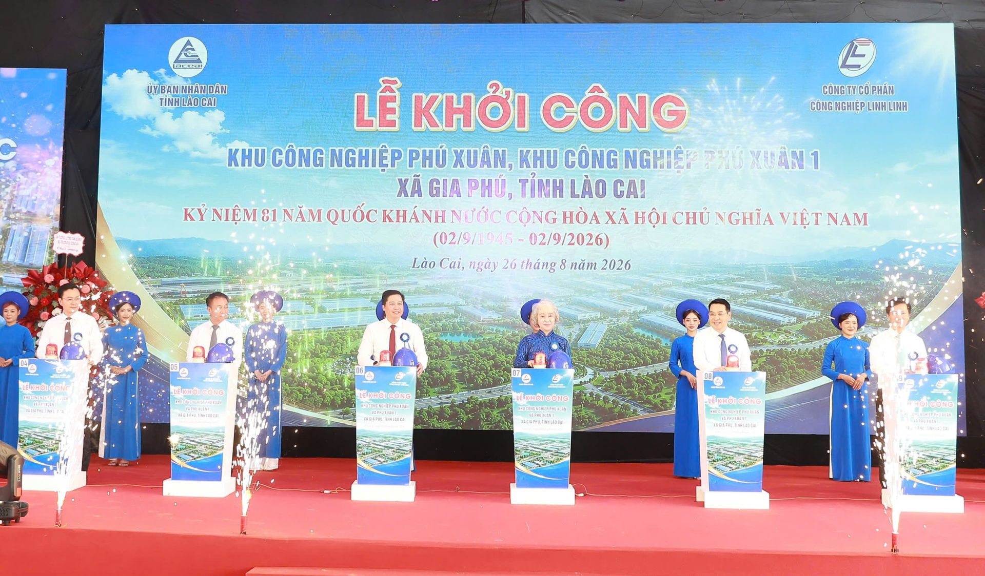 Các đại biểu bấm nút khởi công Khu công nghiệp Phú Xuân và Khu công nghiệp Phú Xuân 1 Các đại biểu bấm nút khởi công Khu công nghiệp Phú Xuân và Khu công nghiệp Phú Xuân 1