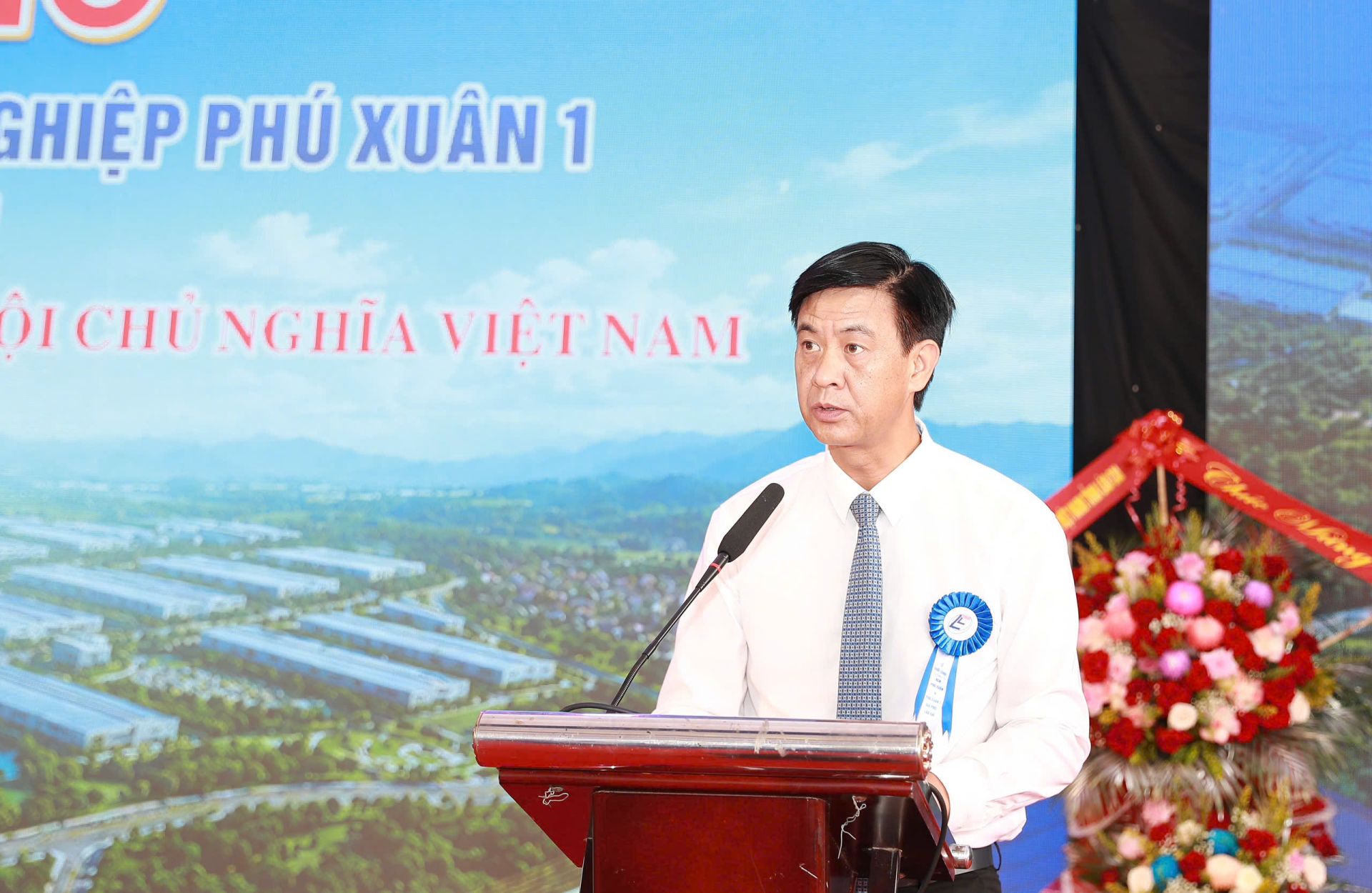 Phó Chủ tịch UBND tỉnh Lào Cai Phan Trung Bá phát biểu tại lễ khởi công Phó Chủ tịch UBND tỉnh Lào Cai Phan Trung Bá phát biểu tại lễ khởi công