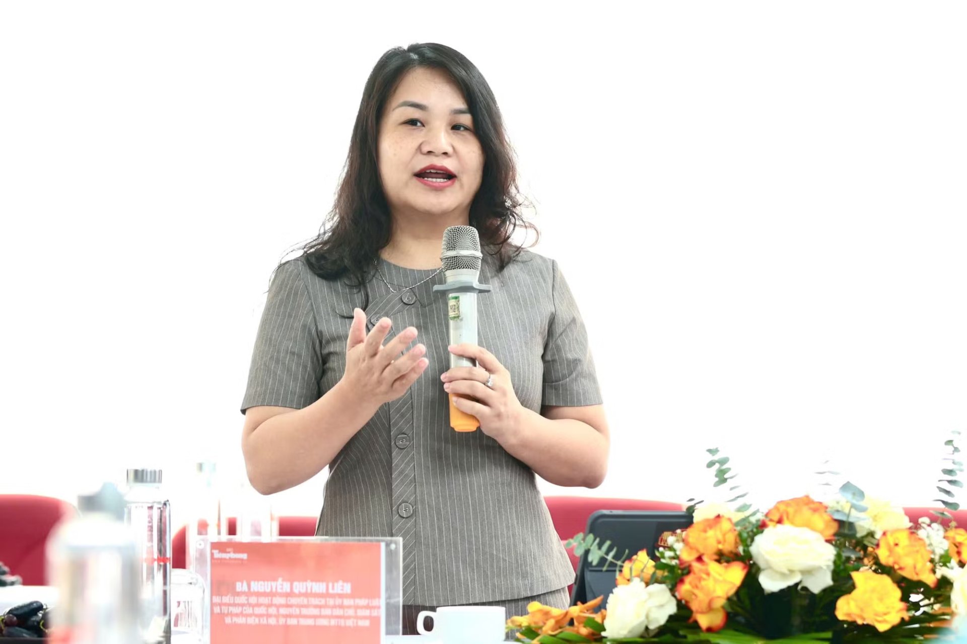 B&agrave; Nguyễn Quỳnh Li&ecirc;n - đại biểu Quốc hội chuy&ecirc;n tr&aacute;ch, Ủy ban Ph&aacute;p luật v&agrave; Tư ph&aacute;p, nguy&ecirc;n Trưởng Ban D&acirc;n chủ, Gi&aacute;m s&aacute;t v&agrave; Phản biện x&atilde; hội, Ủy ban Trung ương MTTQ Việt Nam