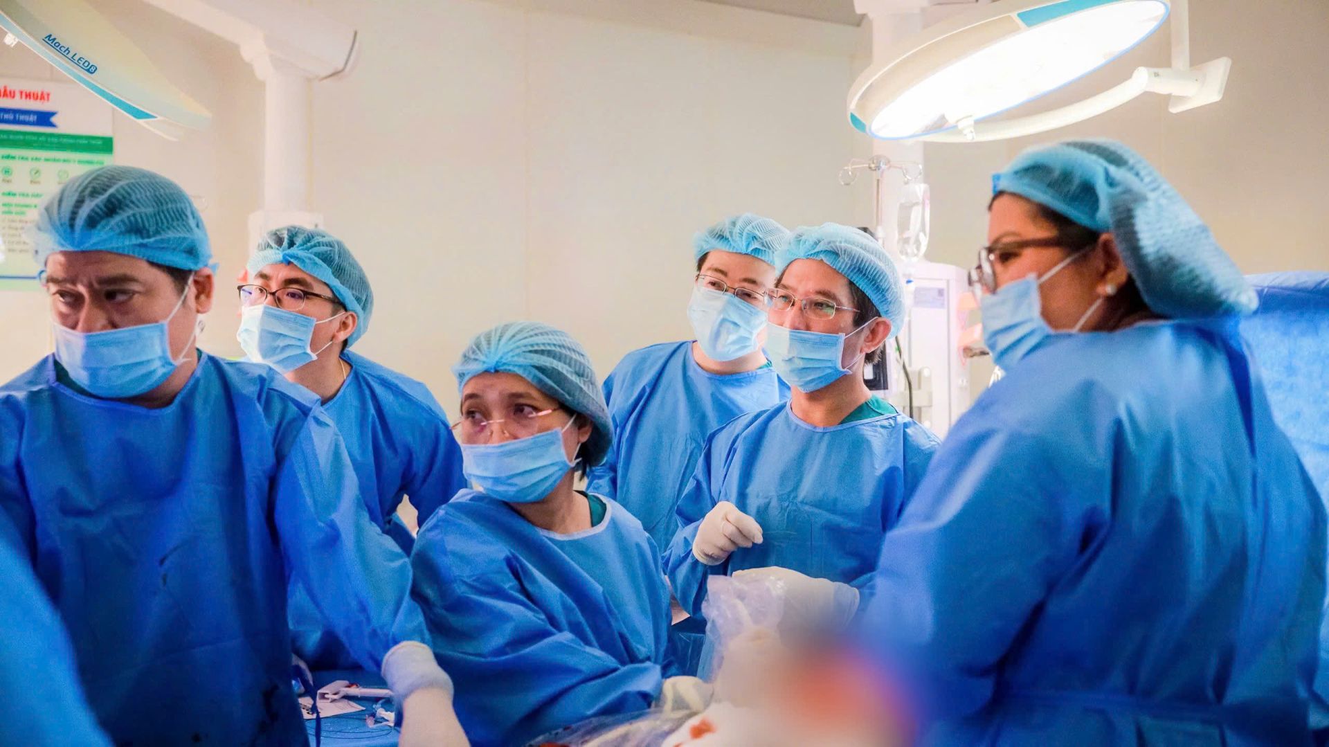 Sau can thiệp, siêu âm ghi nhận dòng máu từ thất phải lên động mạch phổi được tái lập, tim thai ổn định. Sau can thiệp, siêu âm ghi nhận dòng máu từ thất phải lên động mạch phổi được tái lập, tim thai ổn định.
