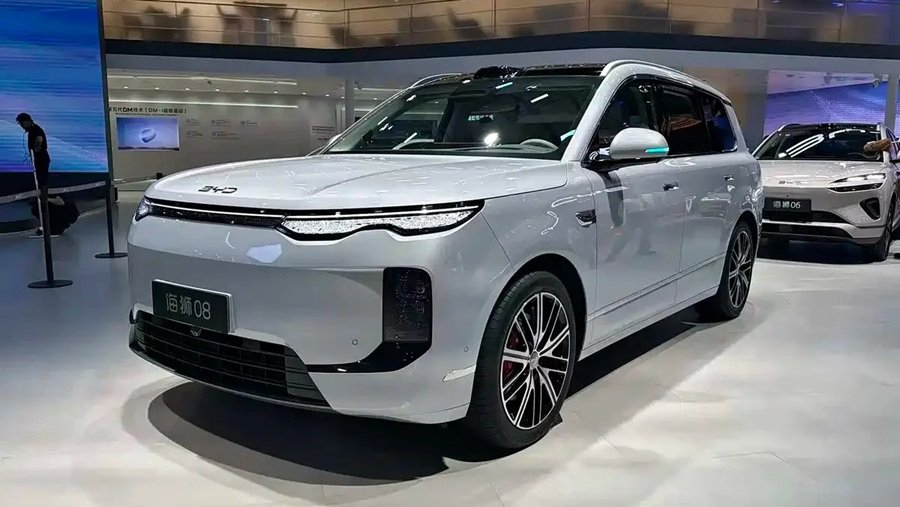 BYD sẽ ra mắt mẫu SUV đầu bảng Sealion 08 vào ngày 2/9, với pin dung lượng lên đến 115 kWh và phạm vi hoạt động 900 km BYD sẽ ra mắt mẫu SUV đầu bảng Sealion 08 vào ngày 2/9, với pin dung lượng lên đến 115 kWh và phạm vi hoạt động 900 km