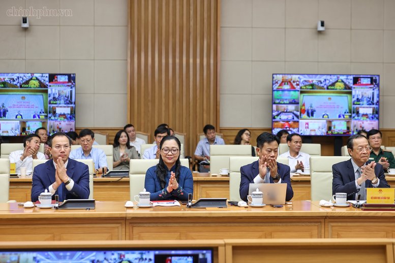 L&atilde;nh đạo Bộ Gi&aacute;o dục v&agrave; Đ&agrave;o tạo tham dự Hội nghị - Ảnh: chinhphu.vn/Nhật Bắc
