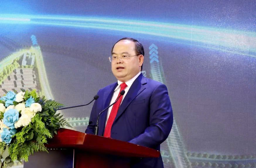 &Ocirc;ng Quản Minh Cường, Ủy vi&ecirc;n Trung ương Đảng, B&iacute; thư Tỉnh ủy, Trưởng Đo&agrave;n ĐBQH tỉnh Quảng Ninh, ph&aacute;t biểu tại lễ khởi c&ocirc;ng Dự &aacute;n Đầu tư x&acirc;y dựng - kinh doanh kết cấu hạ tầng Khu c&ocirc;ng nghiệp An Hưng Quảng Ninh