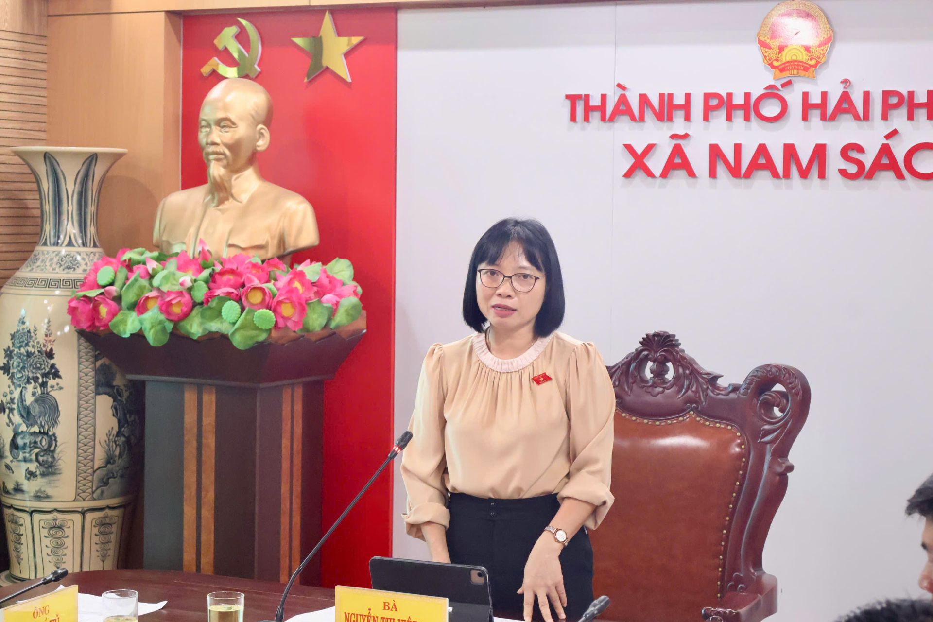 Đồng chí Nguyễn Thị Việt Nga, Phó Trưởng đoàn chuyên trách Đoàn Đại biểu Quốc hội thành phố phát biểu tại cuộc làm việc. Đồng chí Nguyễn Thị Việt Nga, Phó Trưởng đoàn chuyên trách Đoàn Đại biểu Quốc hội thành phố phát biểu tại cuộc làm việc.