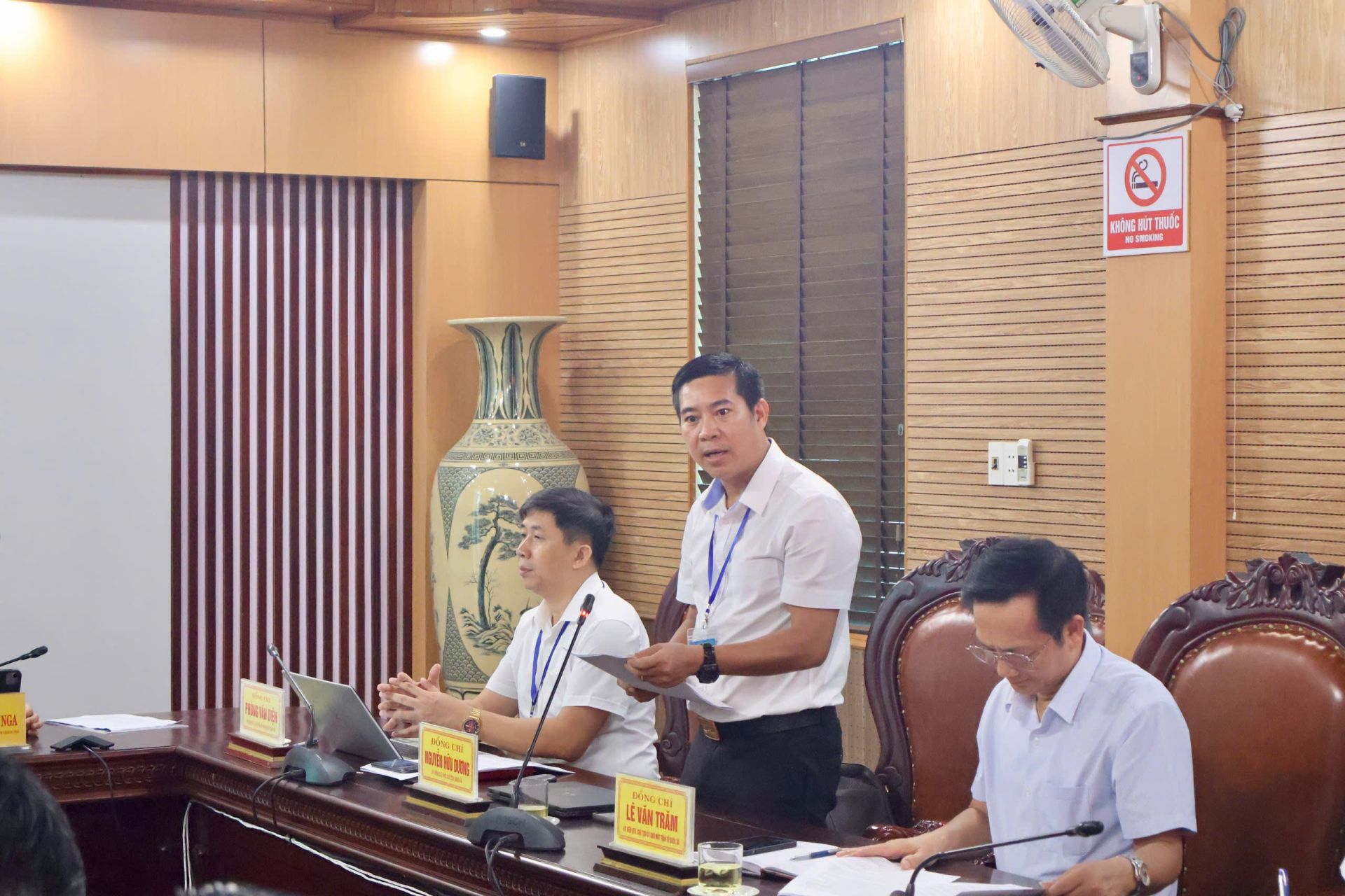 Lãnh đạo xã Nam Sách báo cáo tại cuộc làm việc. Lãnh đạo xã Nam Sách báo cáo tại cuộc làm việc.