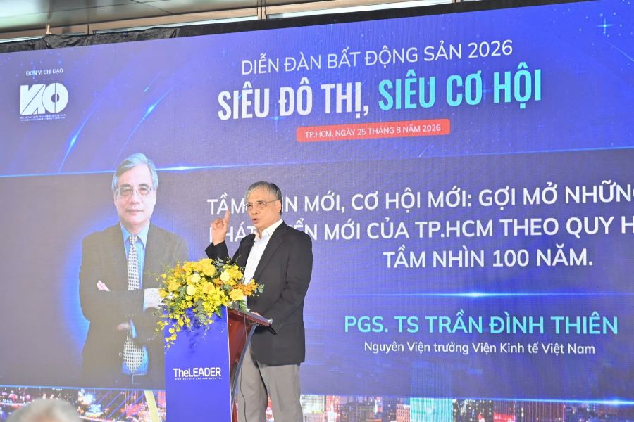 PGS.TS Trần Đ&igrave;nh Thi&ecirc;n, nguy&ecirc;n Viện trưởng Viện Kinh tế Việt Nam ph&aacute;t biểu tại diễn đ&agrave;n