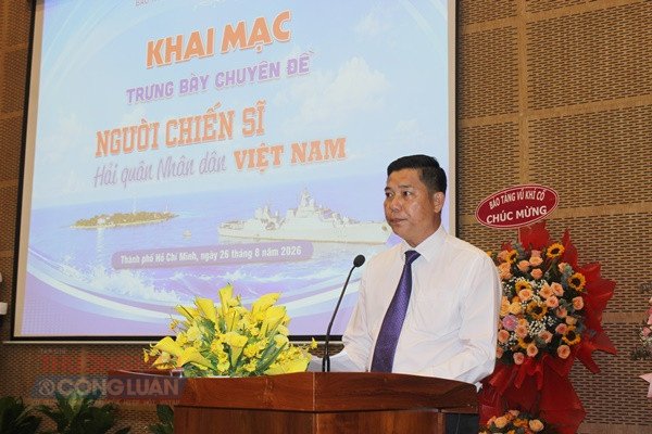 Ông Trần Công Sơn, Giám đốc Bảo tàng Thư viện Bà Rịa – Vũng Tàu phát biểu khai mạc Ông Trần Công Sơn, Giám đốc Bảo tàng Thư viện Bà Rịa – Vũng Tàu phát biểu khai mạc