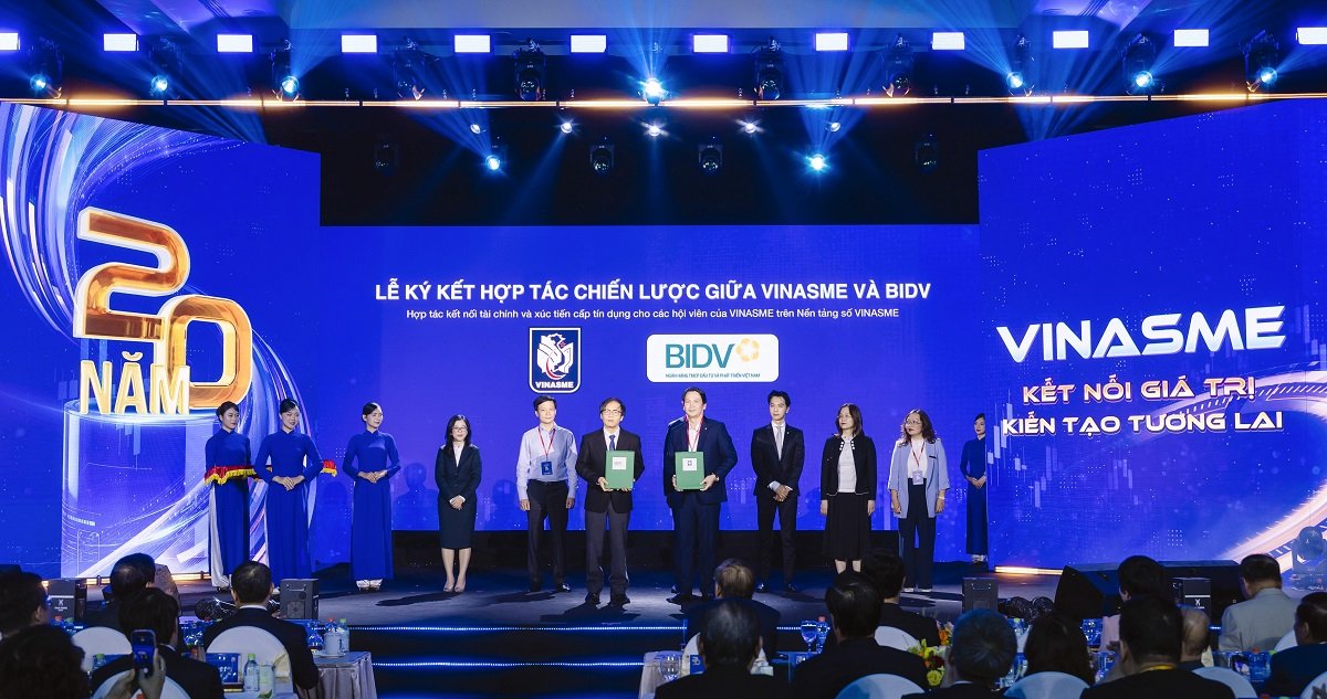 Đại diện lãnh đạo BIDV và VINASME trao Biên bản ghi nhớ hợp tác Đại diện lãnh đạo BIDV và VINASME trao Biên bản ghi nhớ hợp tác
