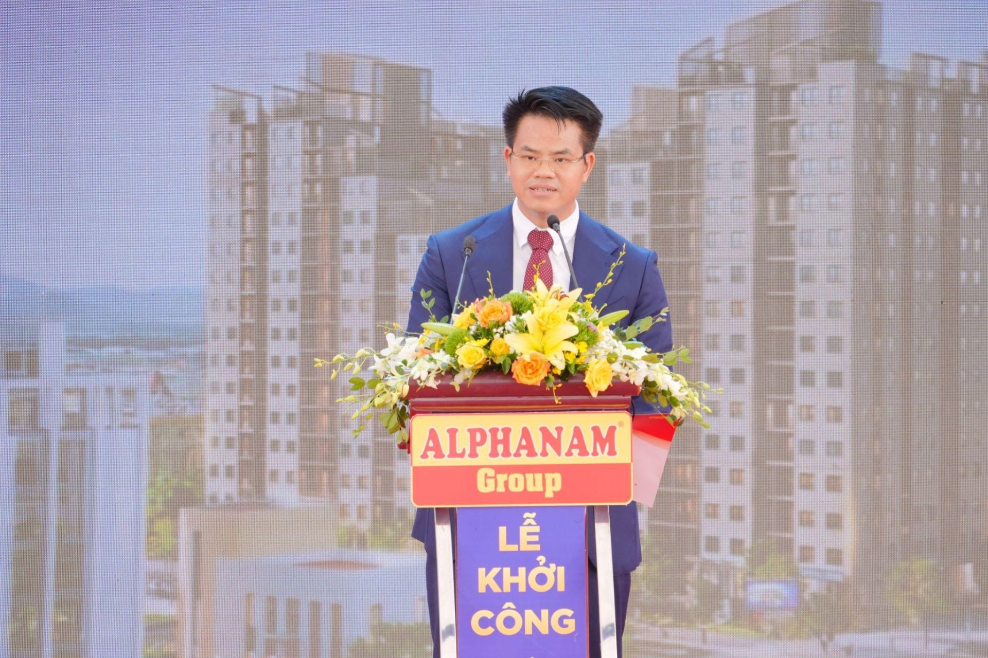 &Ocirc;ng B&ugrave;i Văn Chiến &ndash; Chủ tịch HĐQT C&ocirc;ng ty Địa ốc Alphanam ph&aacute;t biểu tại Lễ Khởi c&ocirc;ng Dự &aacute;n Nh&agrave; ở x&atilde; hội Golden Square Cao Bằng.