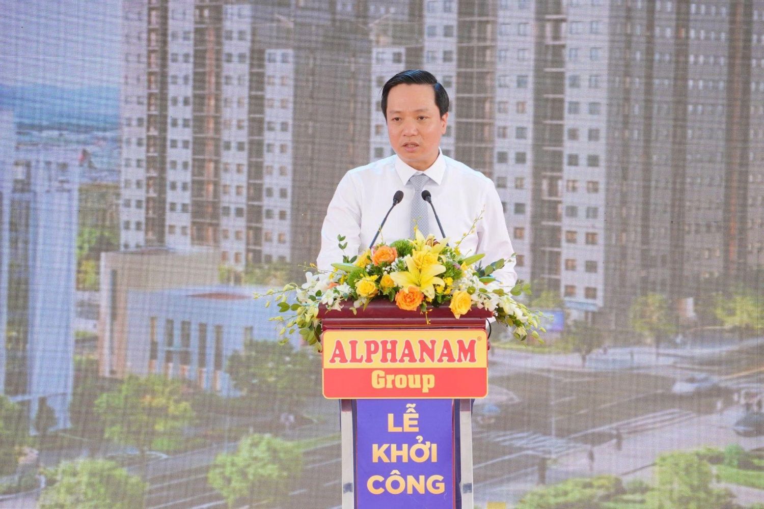 Đồng chí Lê Hải Hòa – Ủy viên dự khuyết Ban Chấp hành Trung ương Đảng, Phó Bí thư Tỉnh ủy, Chủ tịch UBND tỉnh Cao Bằng phát biểu tại buổi lễ. Đồng chí Lê Hải Hòa – Ủy viên dự khuyết Ban Chấp hành Trung ương Đảng, Phó Bí thư Tỉnh ủy, Chủ tịch UBND tỉnh Cao Bằng phát biểu tại buổi lễ.