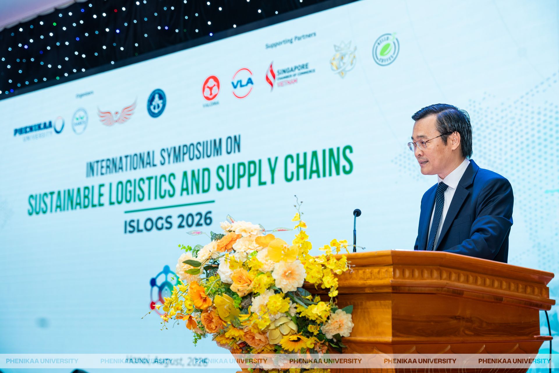 PGS-TS.Phạm Văn Hồng, Hiệu trưởng Trường Kinh tế, Đại học Phenikaa cho rằng sự quan t&acirc;m của cộng đồng nghi&ecirc;n cứu phản &aacute;nh t&iacute;nh cấp thiết của logistics v&agrave; chuỗi cung ứng bền vững tr&ecirc;n phạm vi to&agrave;n cầu.