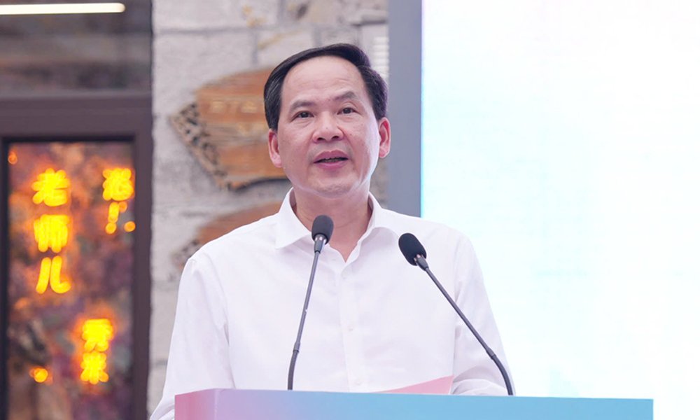 Ph&oacute; Tỉnh trưởng Ch&iacute;nh quyền nh&acirc;n d&acirc;n tỉnh Sơn Đ&ocirc;ng &Ocirc;n No&atilde;n ph&aacute;t biểu ch&agrave;o mừng tại lễ khai mạc hoạt động trưng b&agrave;y, quảng b&aacute; sản phẩm xuất khẩu đặc sắc Việt Nam.