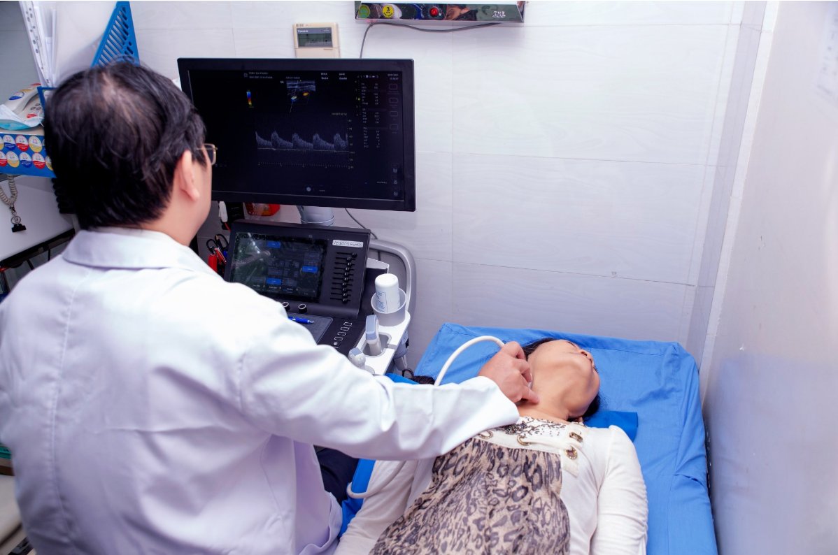 Nuốt vướng, khàn tiếng hoặc xuất hiện khối bất thường ở vùng cổ là những dấu hiệu cần đi khám sớm Nuốt vướng, khàn tiếng hoặc xuất hiện khối bất thường ở vùng cổ là những dấu hiệu cần đi khám sớm