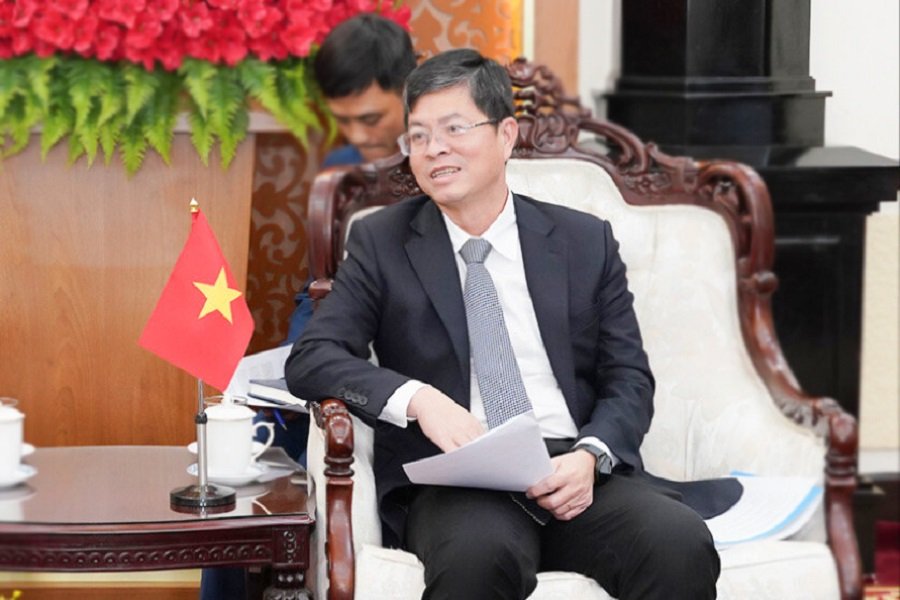 Ủy vi&ecirc;n Ban Thường vụ Tỉnh ủy, Ph&oacute; Chủ tịch UBND tỉnh Nguyễn Hồng Hải giới thiệu tiềm năng, lợi thế L&acirc;m Đồng đến đo&agrave;n c&ocirc;ng t&aacute;c.