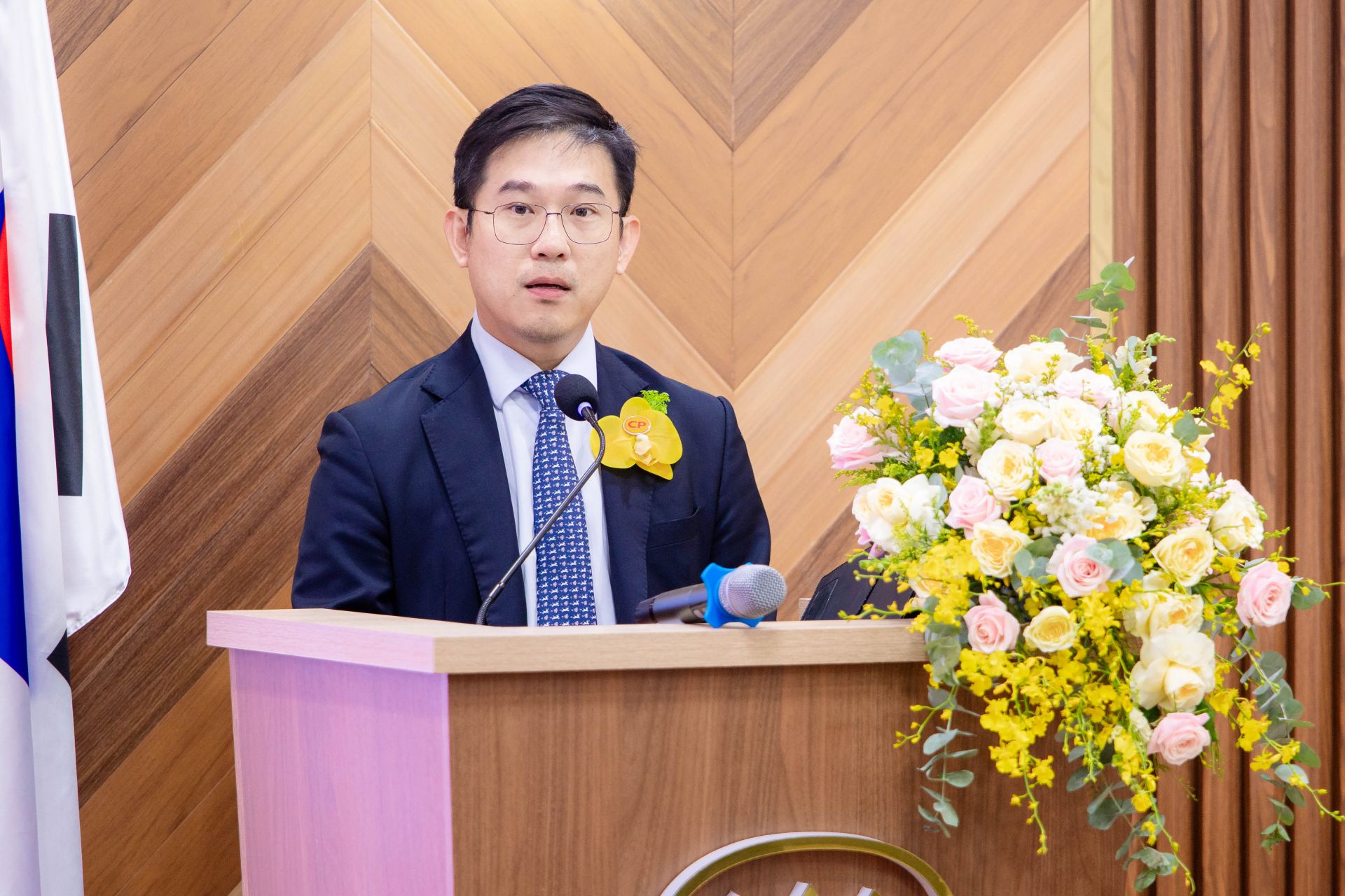 &Ocirc;ng Pawalit Ua-amornwanit, Tổng Gi&aacute;m đốc C.P. Việt Nam, ph&aacute;t biểu tại Lễ c&ocirc;ng bố xuất khẩu l&ocirc; thịt g&agrave; chế biến đầu ti&ecirc;n của Việt Nam sang H&agrave;n Quốc.
