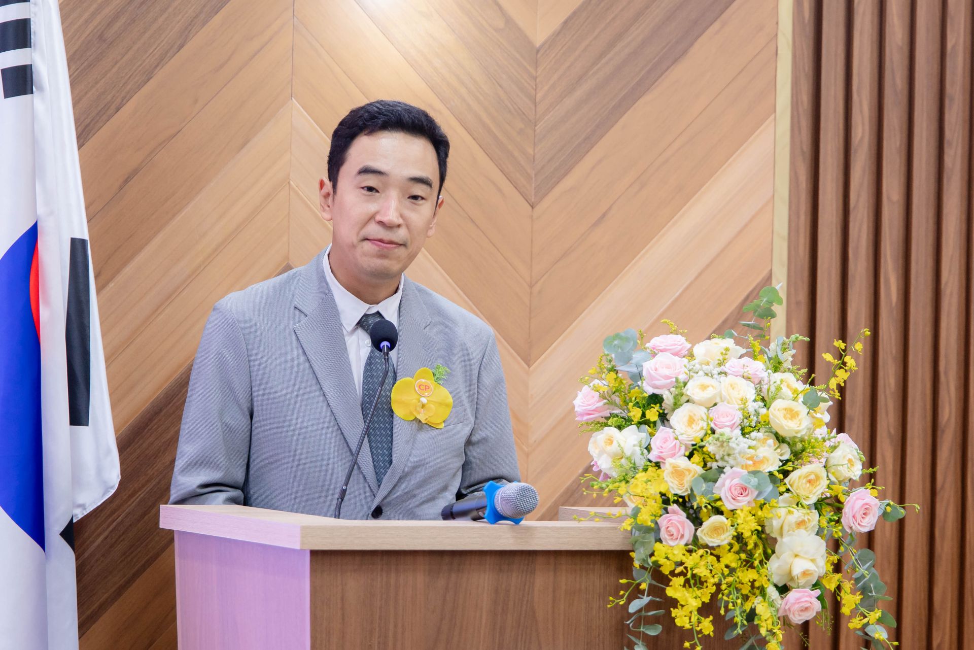 &Ocirc;ng Kim Hyun Woo, T&ugrave;y vi&ecirc;n N&ocirc;ng nghiệp Đại sứ qu&aacute;n H&agrave;n Quốc tại Việt Nam, ph&aacute;t biểu tại Lễ c&ocirc;ng bố xuất khẩu l&ocirc; thịt g&agrave; chế biến đầu ti&ecirc;n của Việt Nam sang H&agrave;n Quốc.