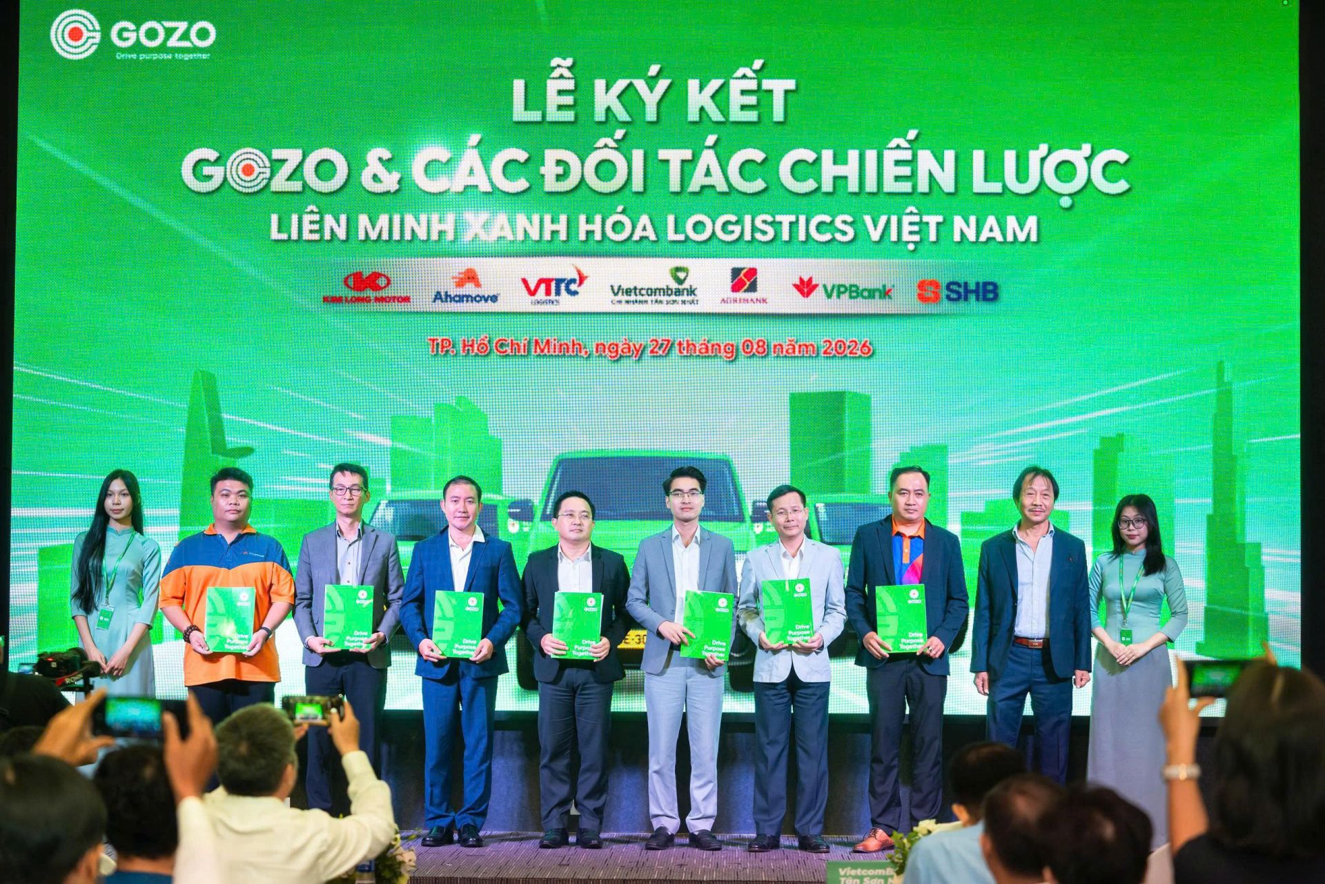 Đại diện GOZO và các đối tác tại lễ ký kết thành lập Liên minh Xanh hóa Logistics Việt Nam. Đại diện GOZO và các đối tác tại lễ ký kết thành lập Liên minh Xanh hóa Logistics Việt Nam.