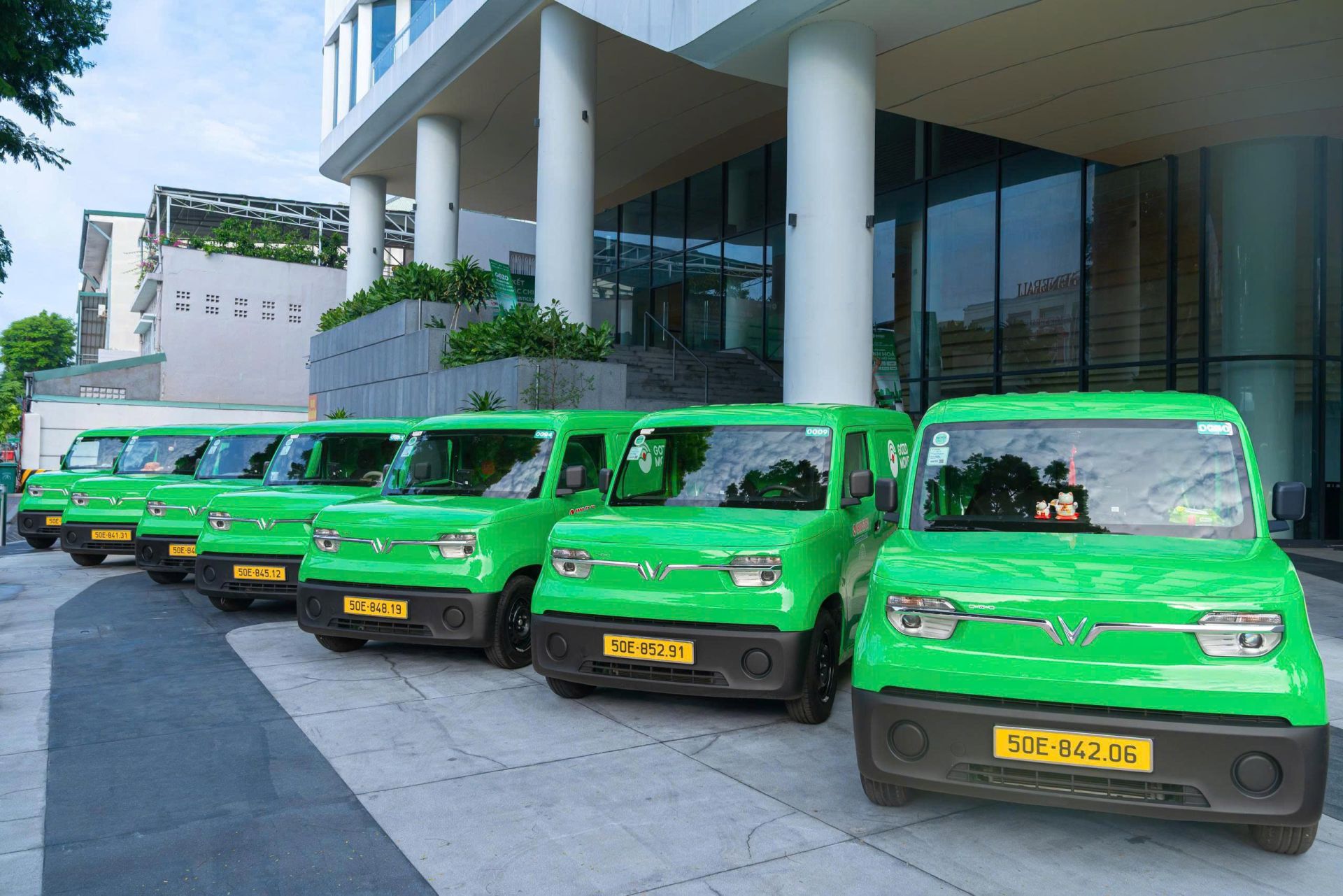 Các phương tiện thương mại điện được trưng bày tại sự kiện, giới thiệu giải pháp phục vụ quá trình chuyển đổi xanh trong logistics. Các phương tiện thương mại điện được trưng bày tại sự kiện, giới thiệu giải pháp phục vụ quá trình chuyển đổi xanh trong logistics.