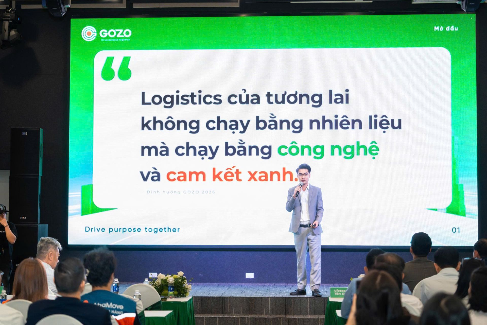 Ông Phan Duy Minh, Nhà sáng lập kiêm Tổng giám đốc GOZO, trình bày về mô hình Liên minh Xanh hóa Logistics Việt Nam. Ông Phan Duy Minh, Nhà sáng lập kiêm Tổng giám đốc GOZO, trình bày về mô hình Liên minh Xanh hóa Logistics Việt Nam.