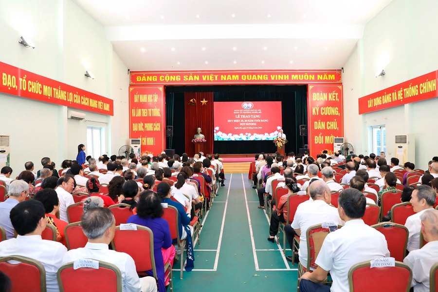 Quang cảnh buổi lễ Quang cảnh buổi lễ